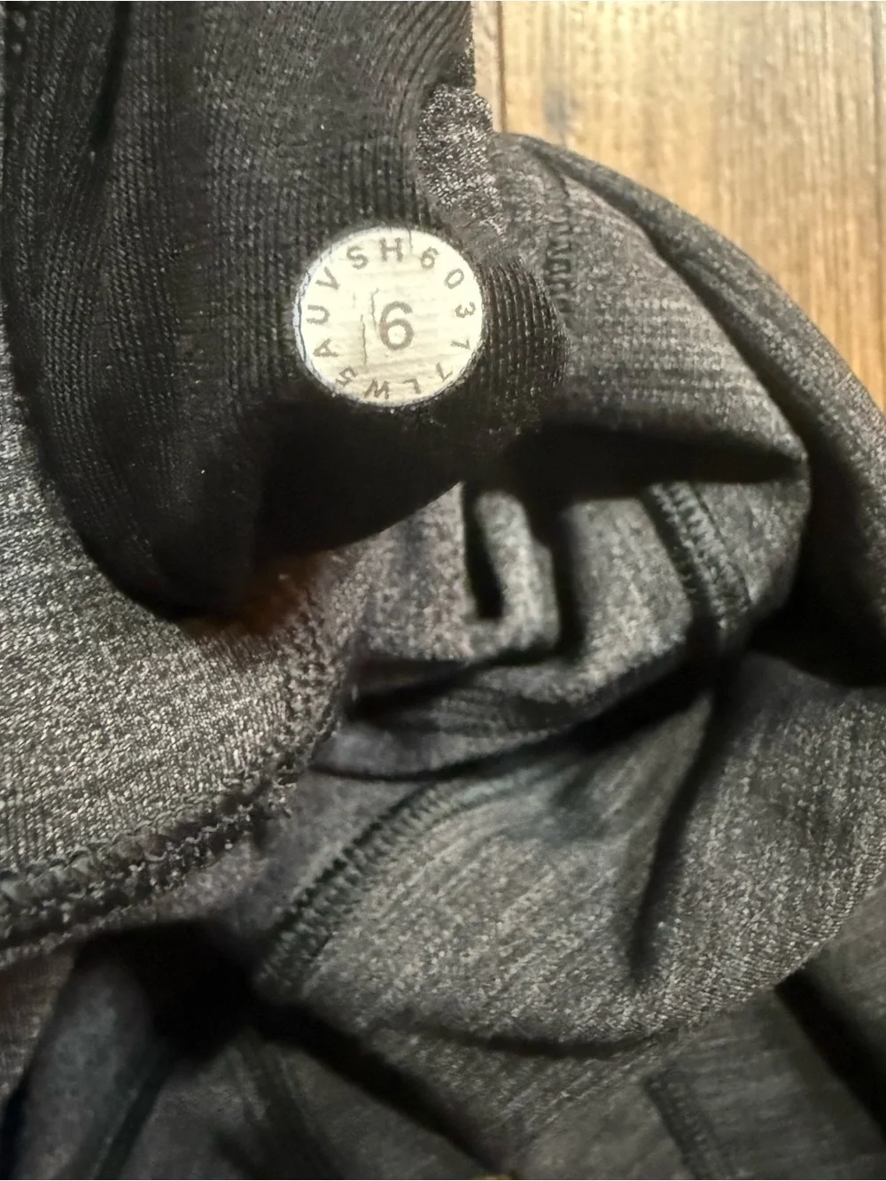 Lululemon Gray Heathered Cropped Leggings Womens Size 6 High Rise Yoga Pants